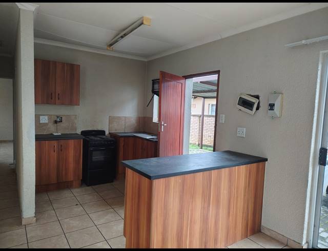 3 BEDROOM TOWNHOUSE FOR SALE IN WATERKLOOF HILL ESTATE